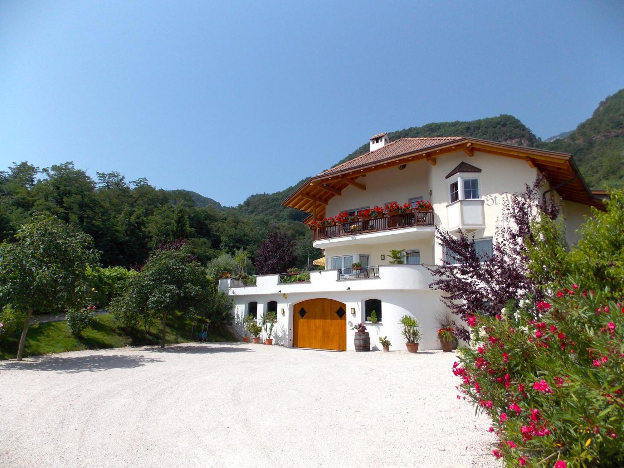 St. Josefhof Apartment Caldaro Bagian luar foto