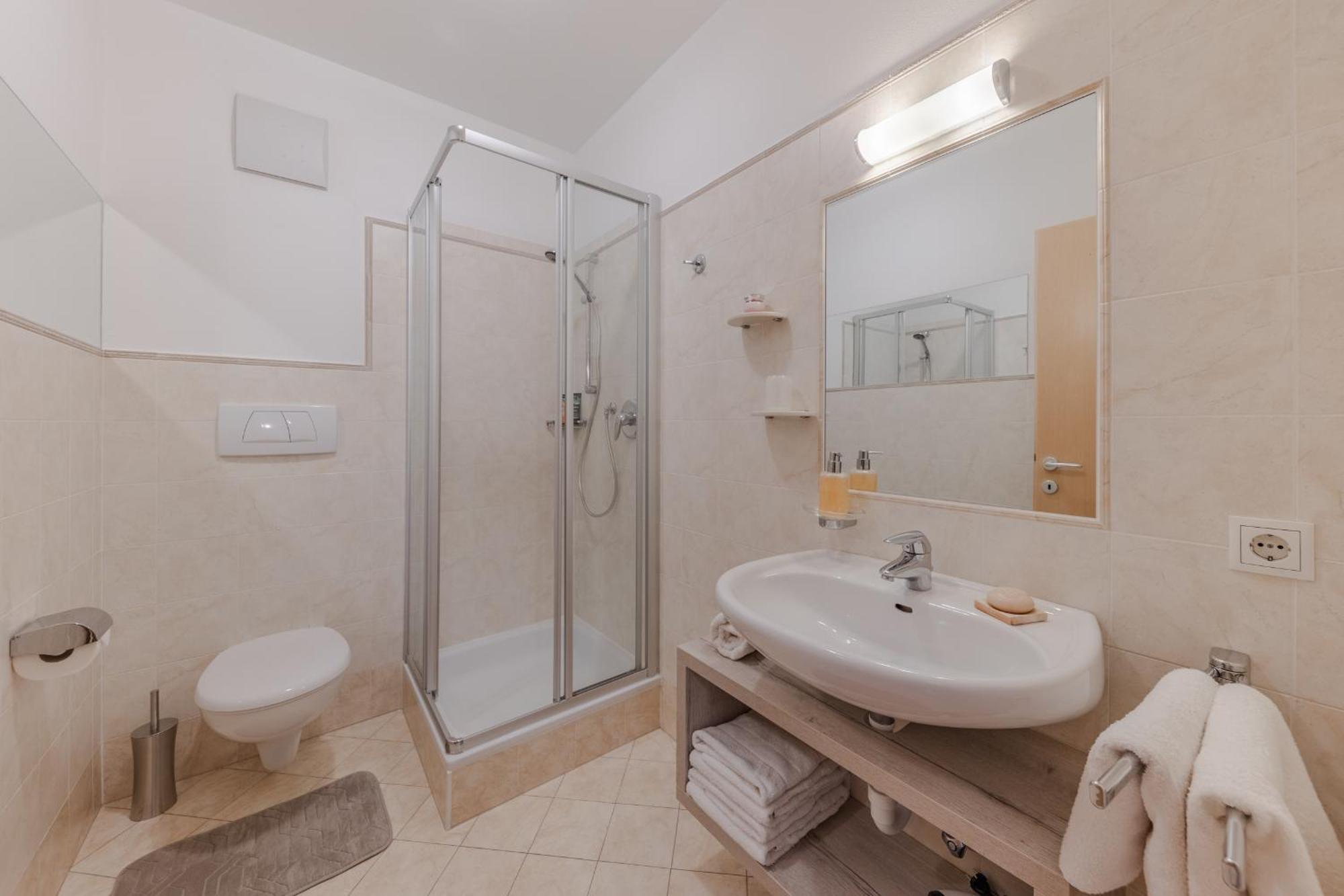 St. Josefhof Apartment Caldaro Bagian luar foto