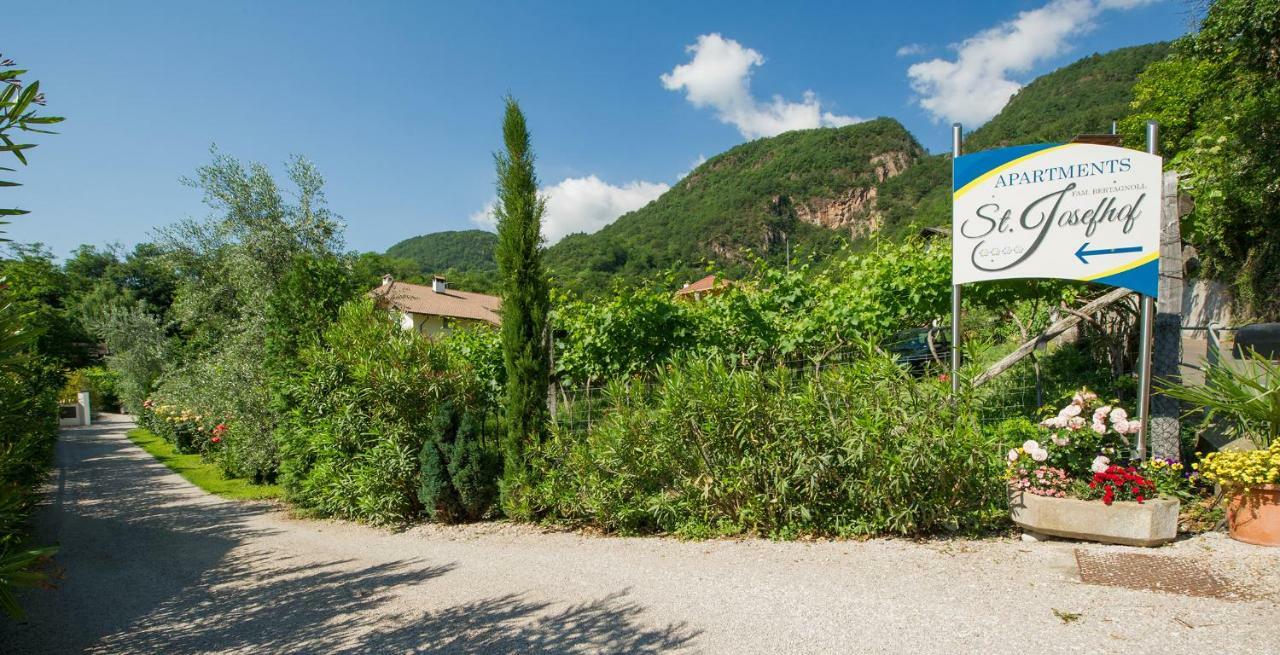 St. Josefhof Apartment Caldaro Bagian luar foto